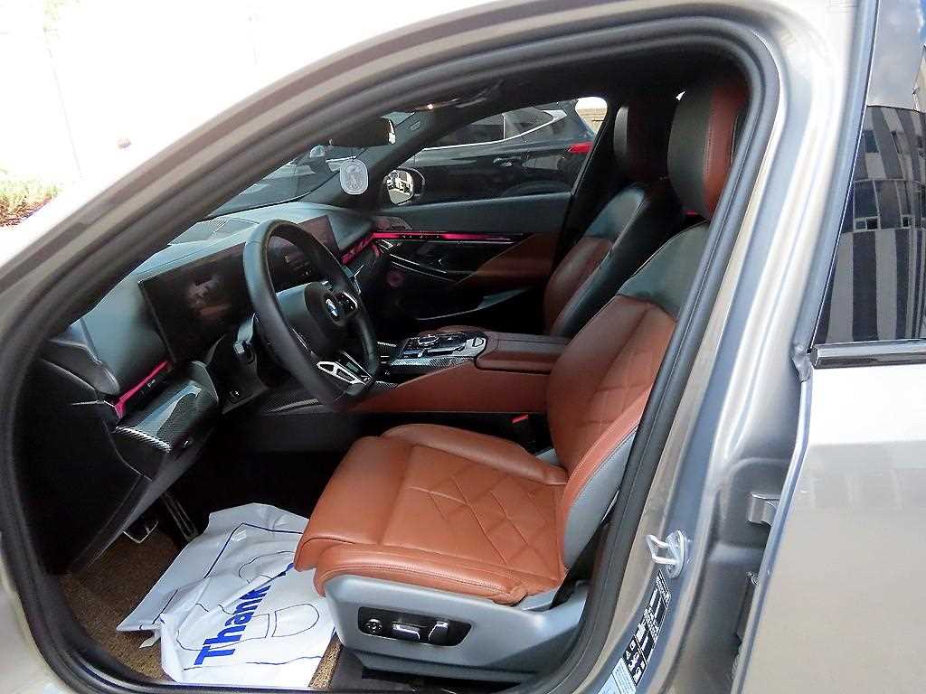 BMW 5-Series — photo 05