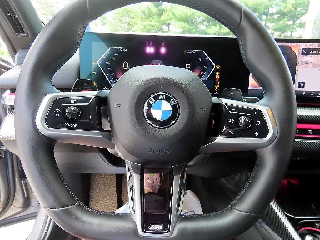 BMW 5-Series — photo 08