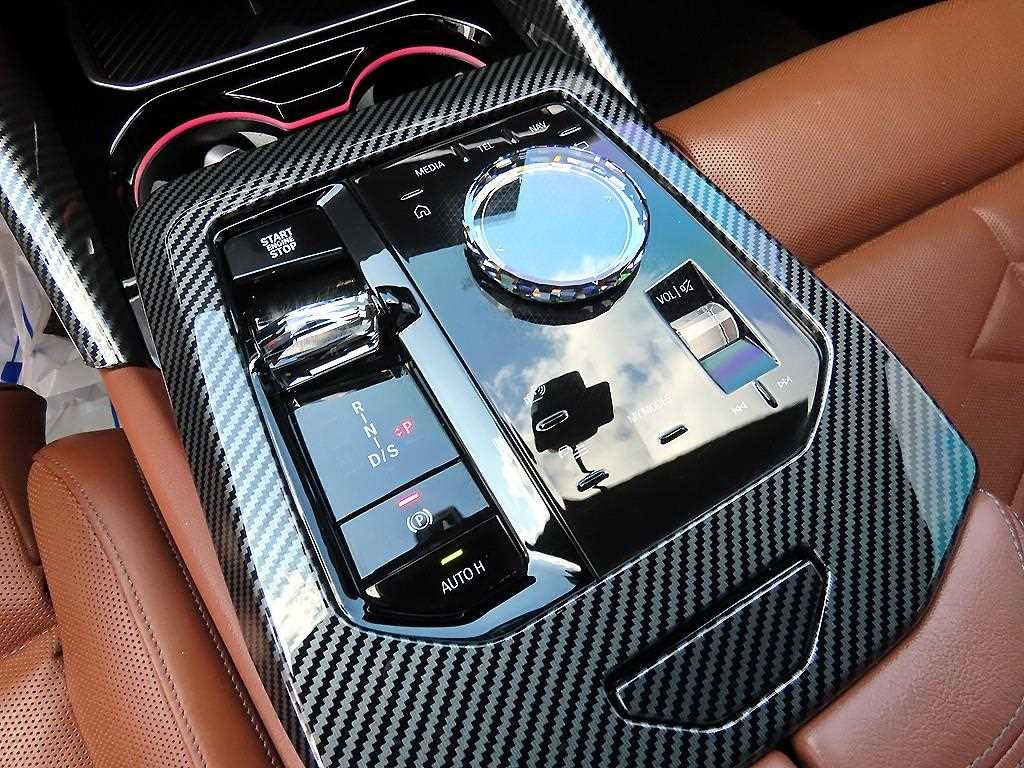BMW 5-Series — photo 11