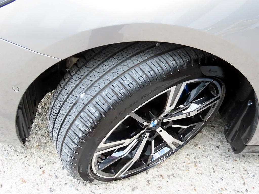BMW 5-Series — photo 20