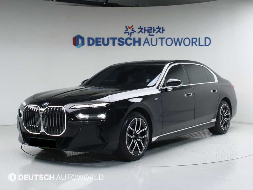 BMW 7-Series — photo 01