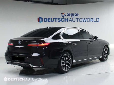 BMW 7-Series — photo 02