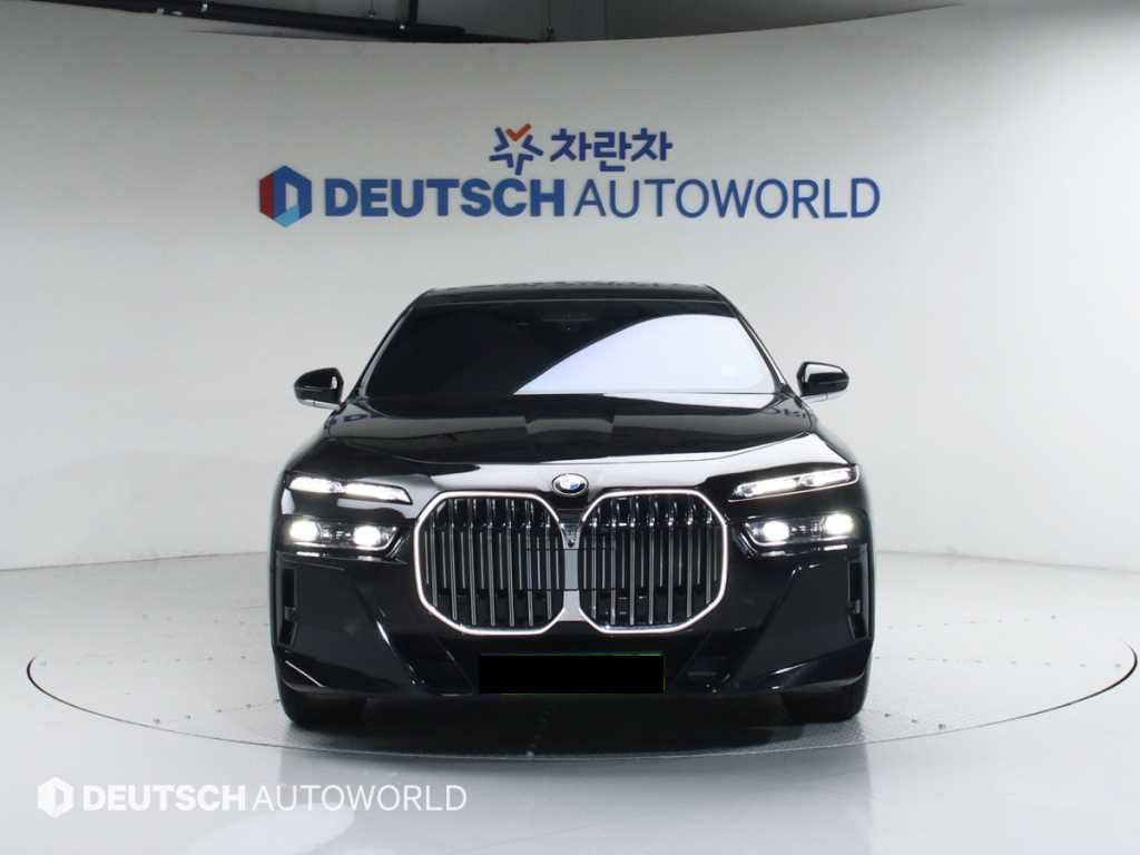 BMW 7-Series — photo 03