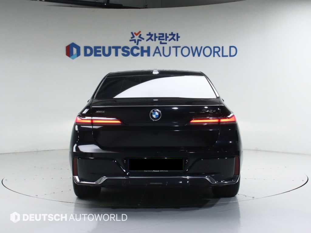 BMW 7-Series — photo 04