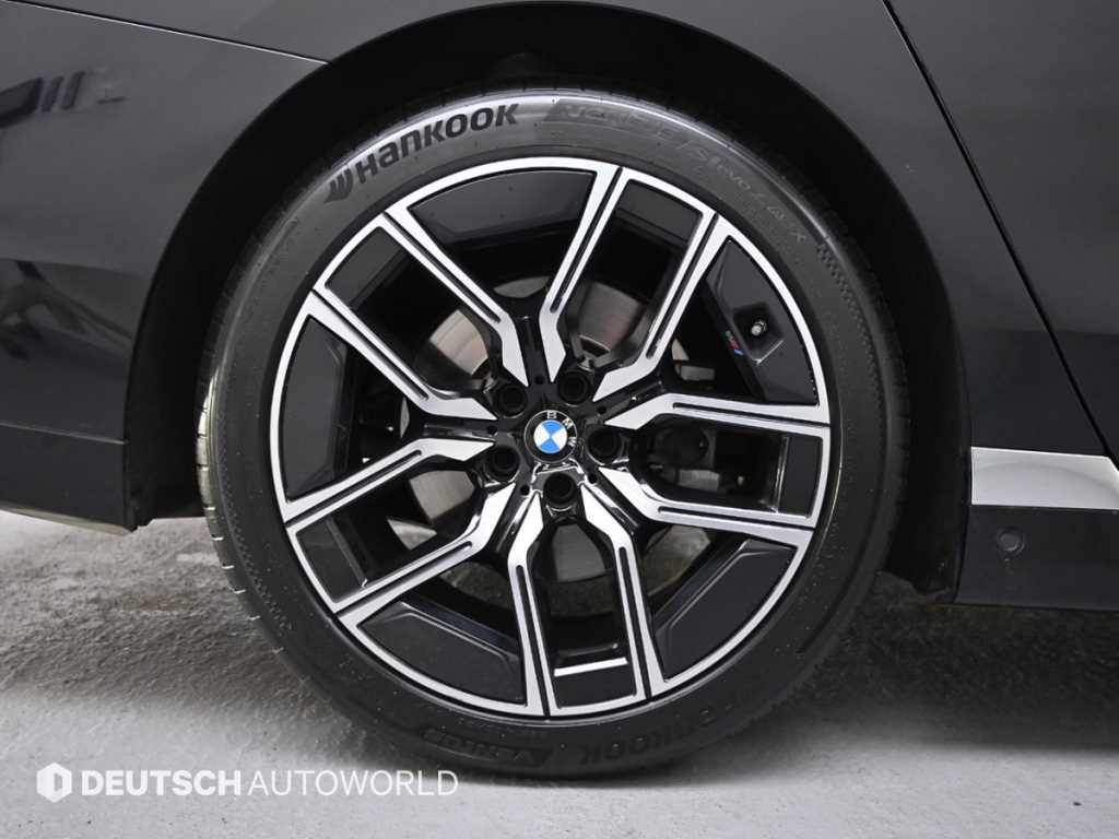BMW 7-Series — photo 05
