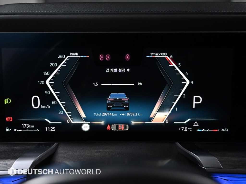 BMW 7-Series — photo 08