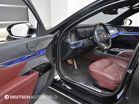 BMW 7-Series — photo 11