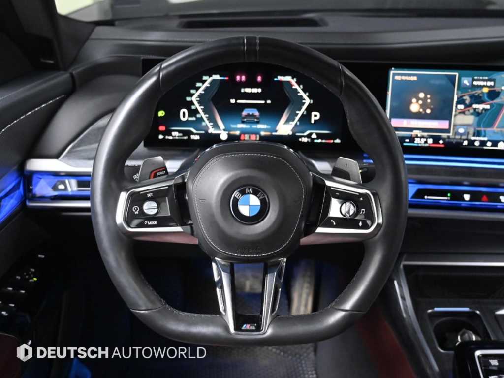 BMW 7-Series — photo 13