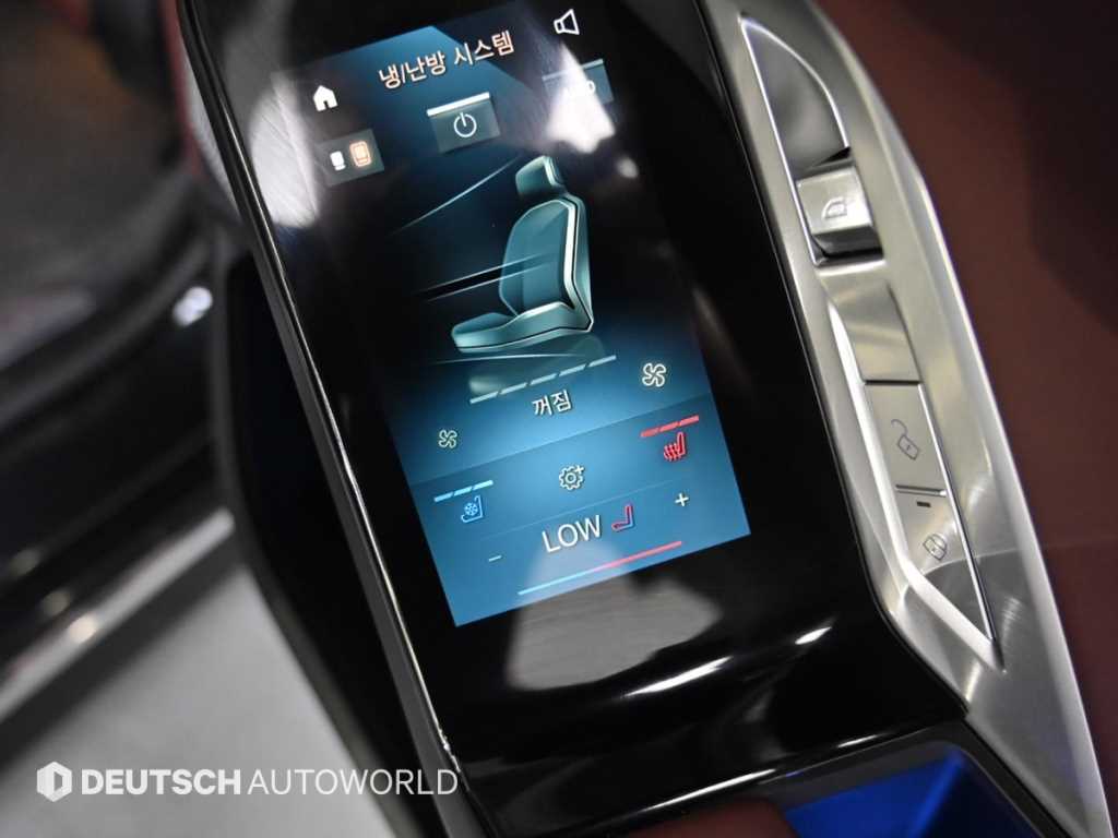 BMW 7-Series — photo 16