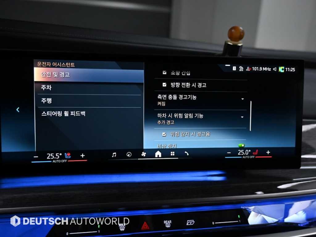 BMW 7-Series — photo 17