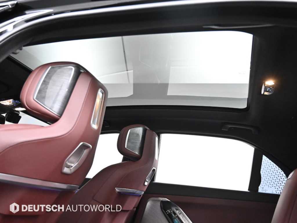 BMW 7-Series — photo 19