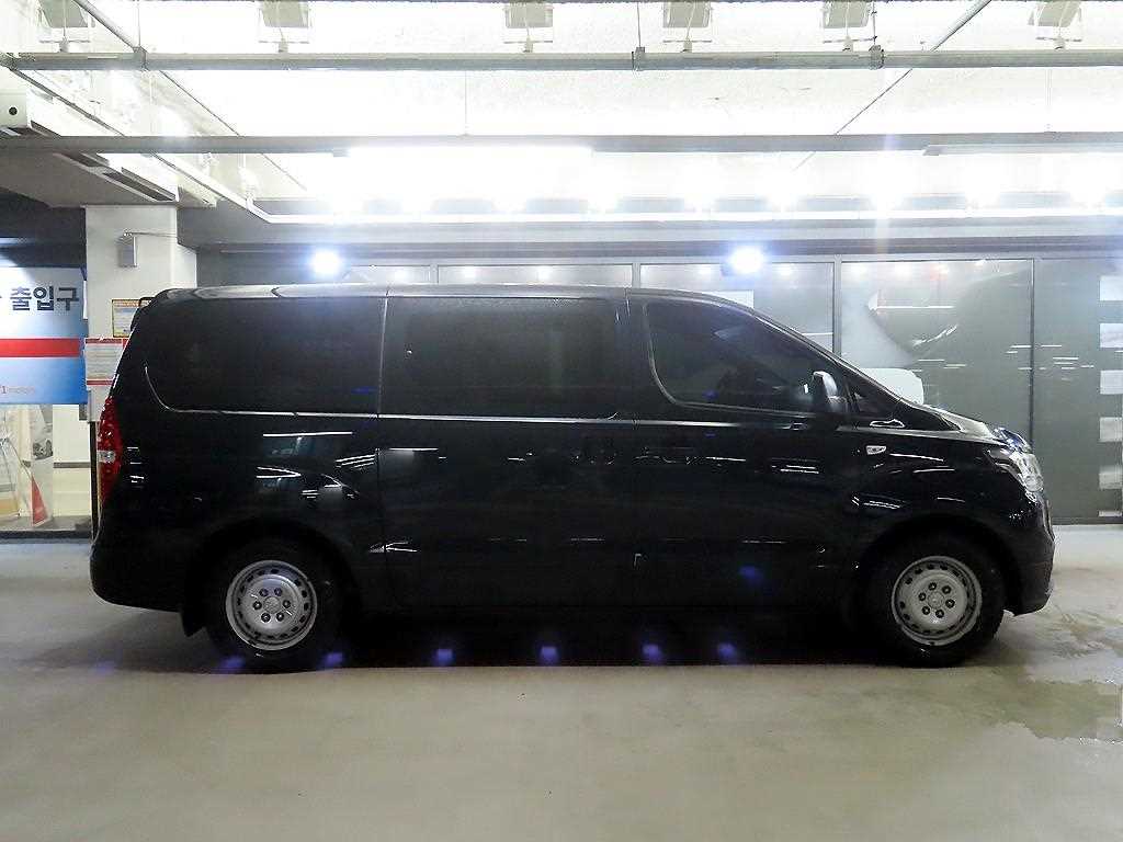 Hyundai Starex — photo 03