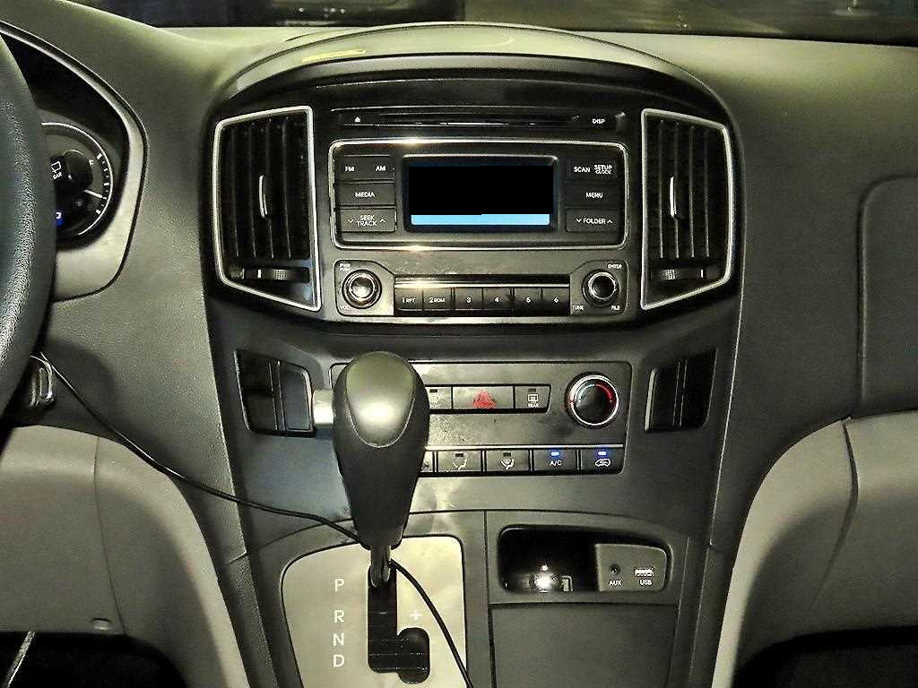 Hyundai Starex — photo 11
