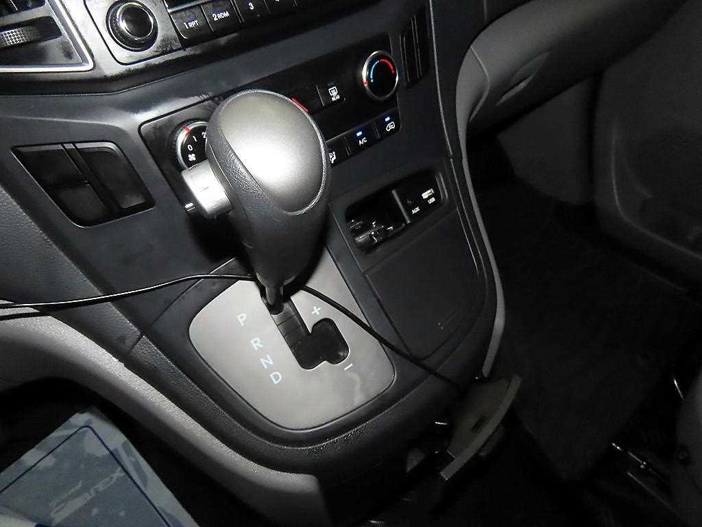 Hyundai Starex — photo 12