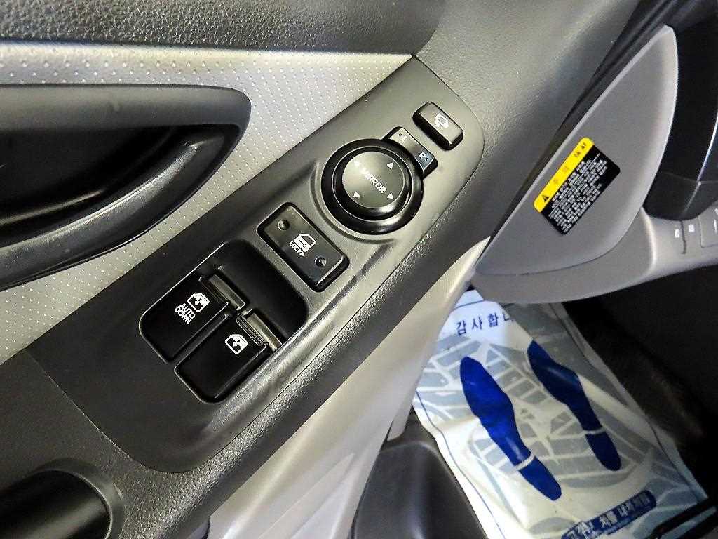 Hyundai Starex — photo 13