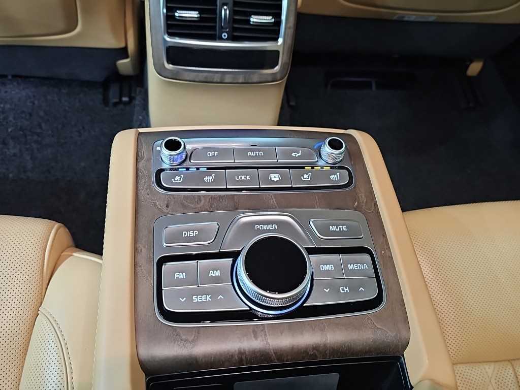 Kia K9 — photo 15