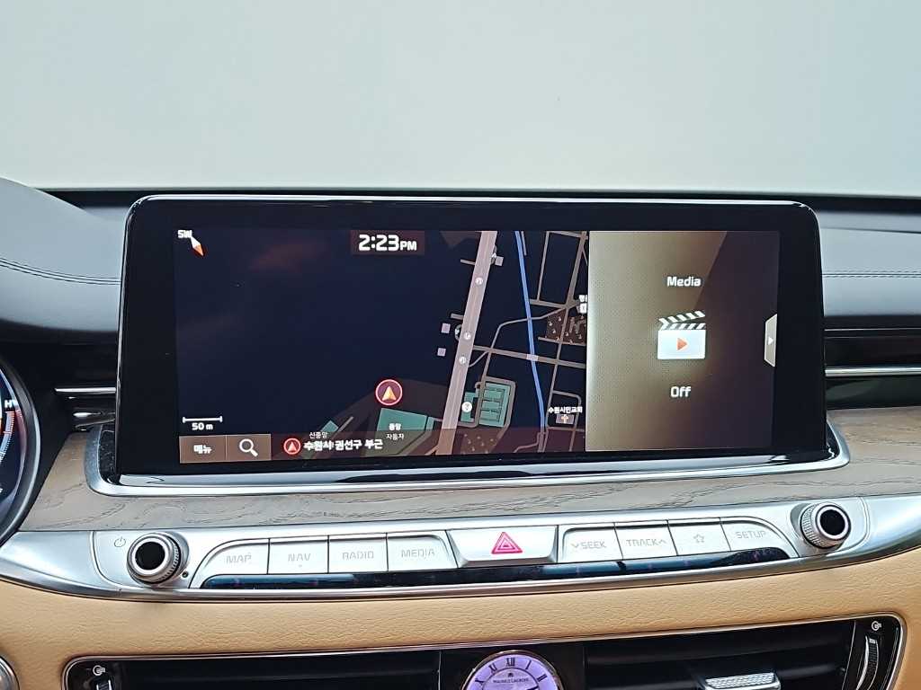 Kia K9 — photo 16