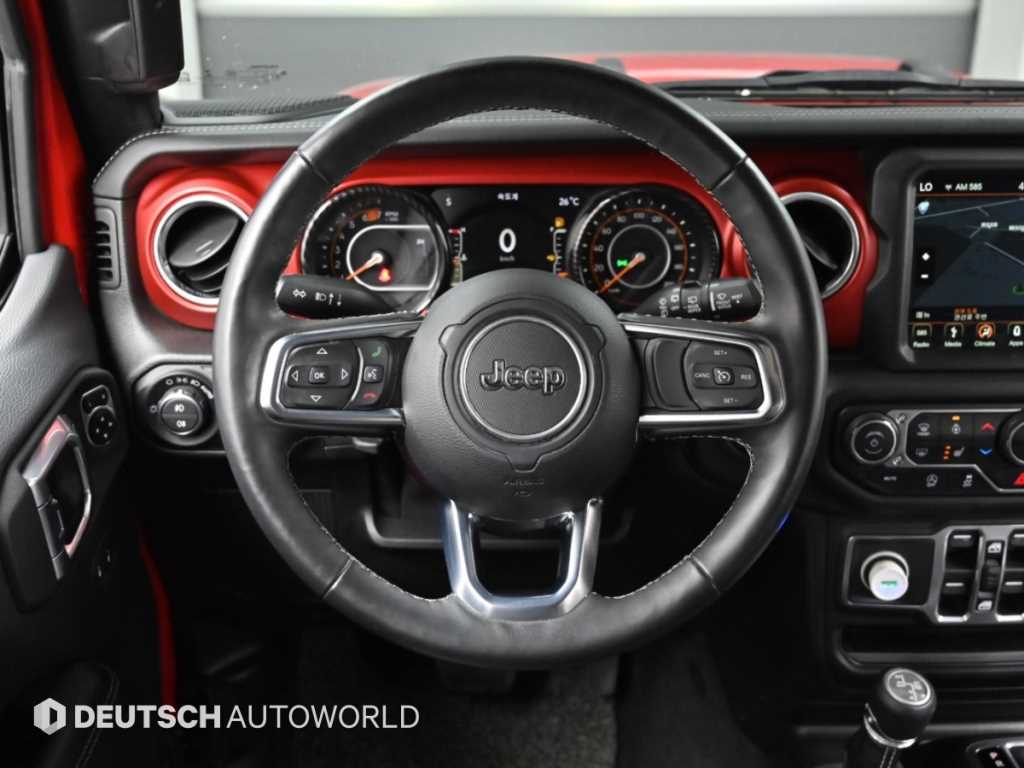 Jeep Wrangler — photo 13