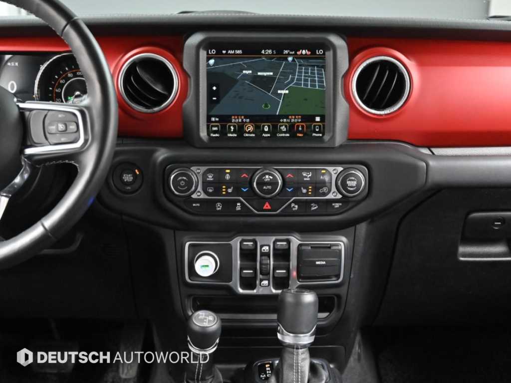 Jeep Wrangler — photo 14