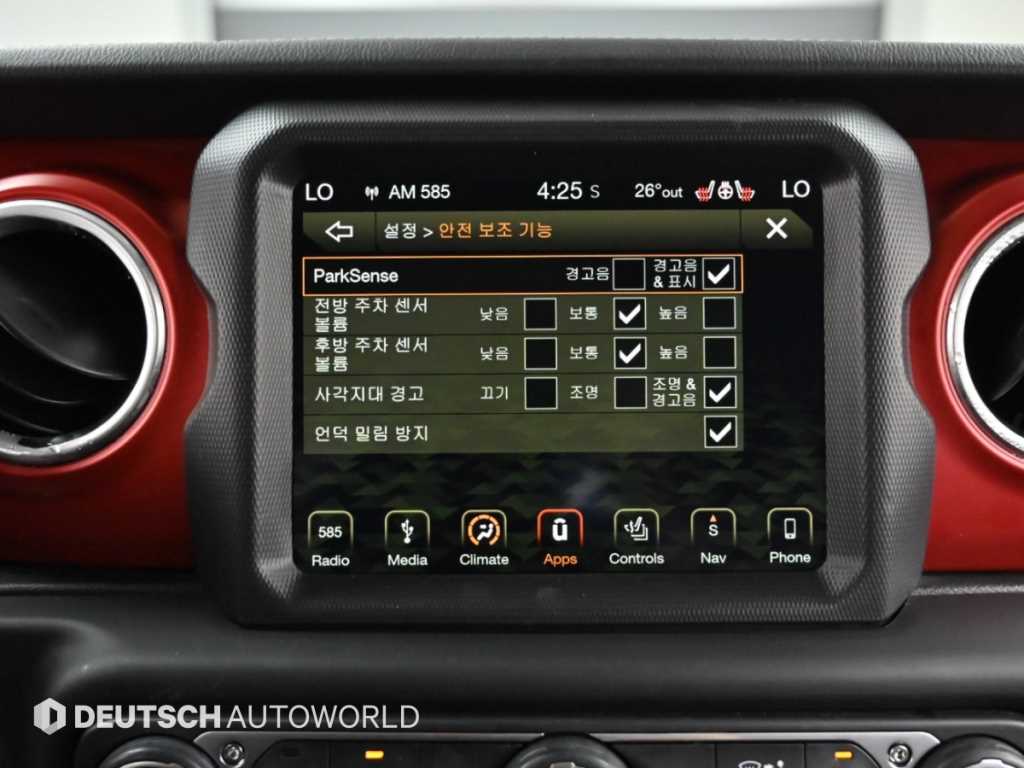 Jeep Wrangler — photo 16