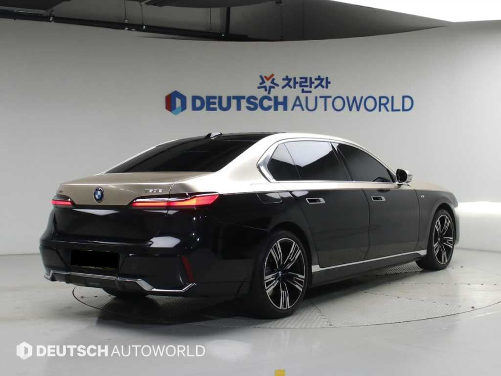 BMW 7-Series — photo 02