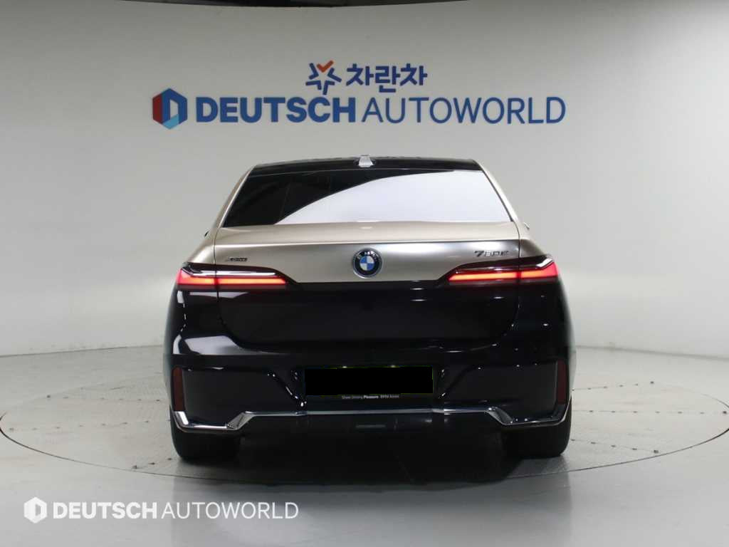 BMW 7-Series — photo 04