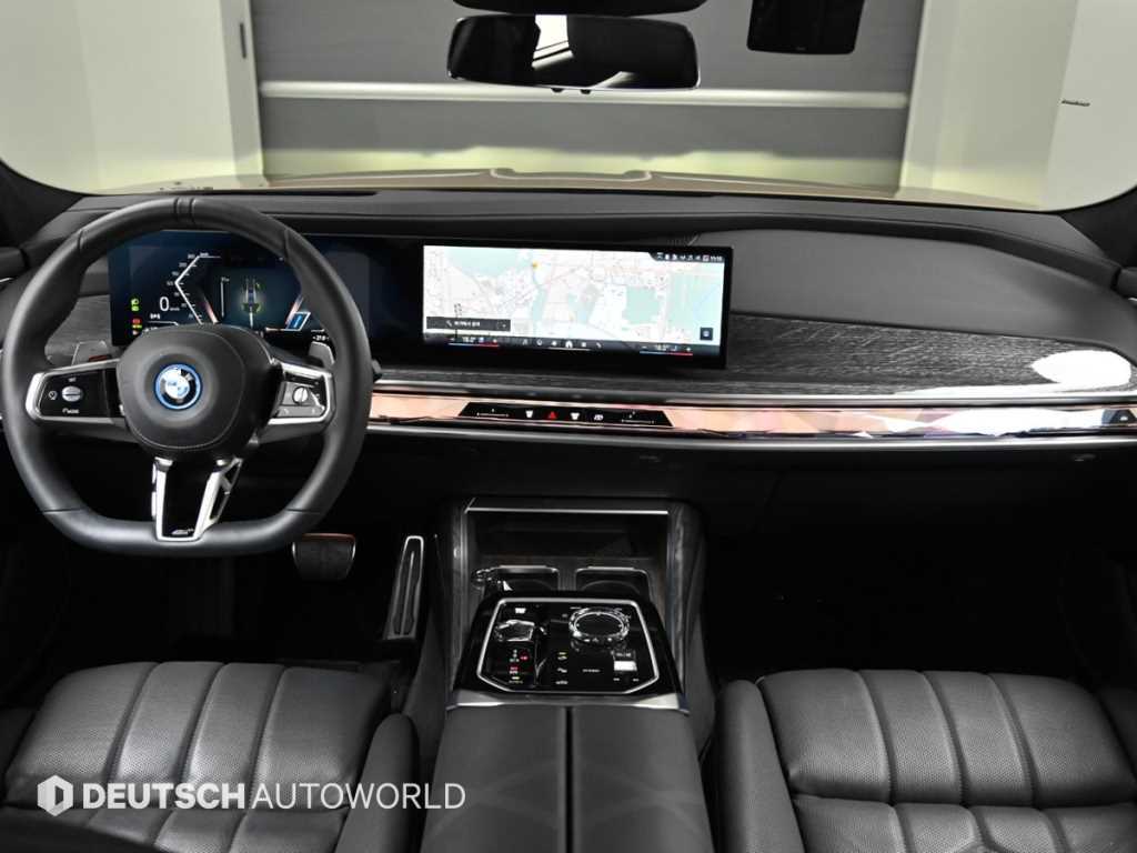 BMW 7-Series — photo 07