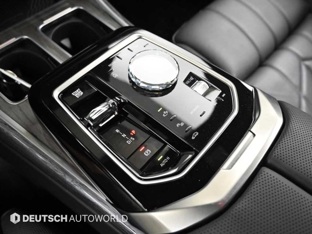 BMW 7-Series — photo 09