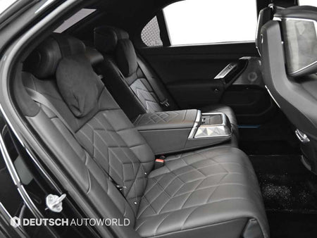 BMW 7-Series — photo 12
