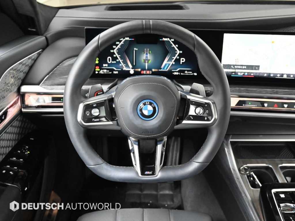 BMW 7-Series — photo 13