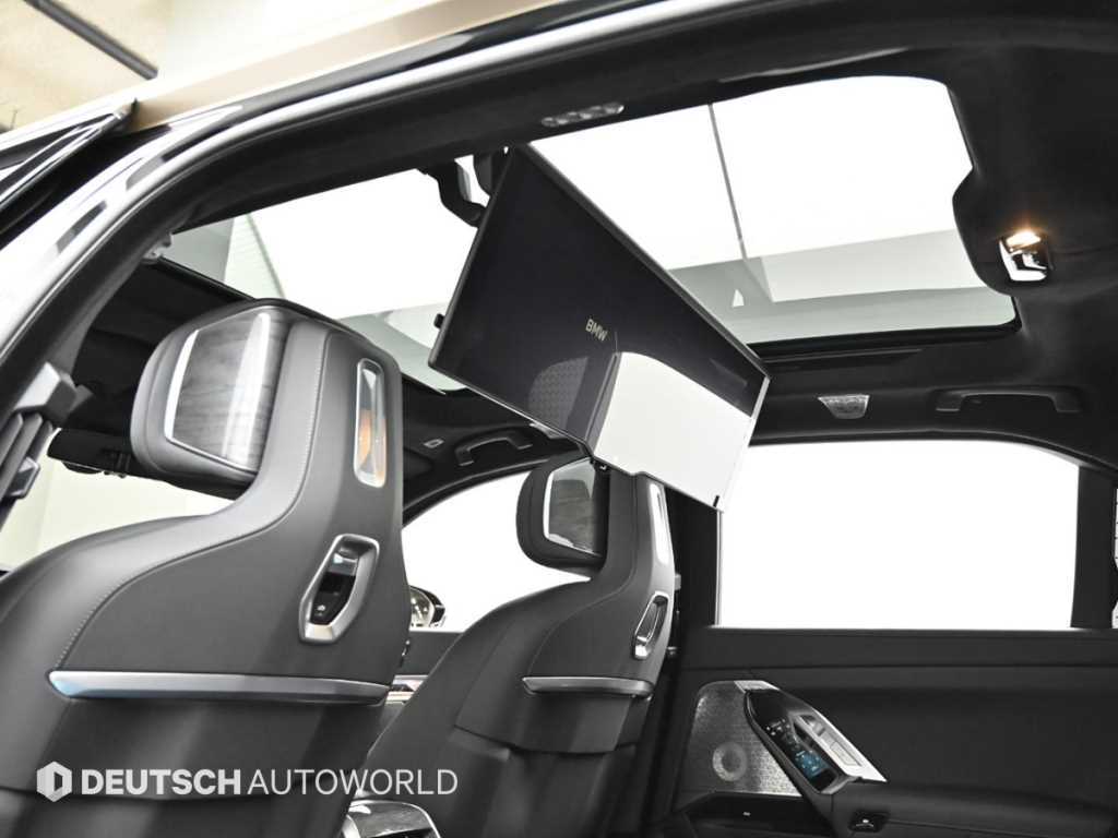 BMW 7-Series — photo 18