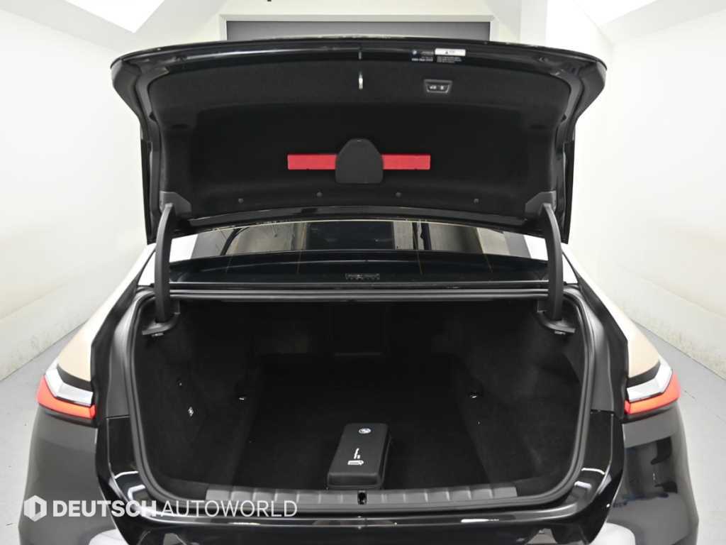 BMW 7-Series — photo 19