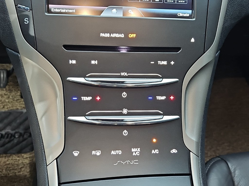 Lincoln MKZ — photo 10