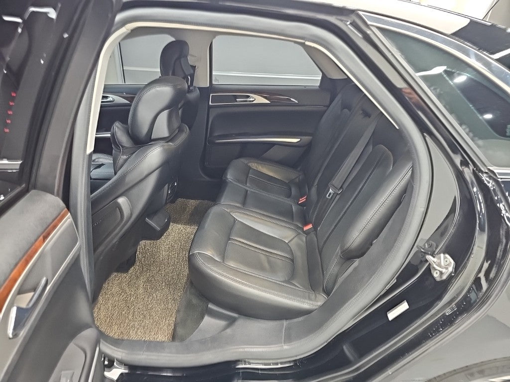 Lincoln MKZ — photo 12