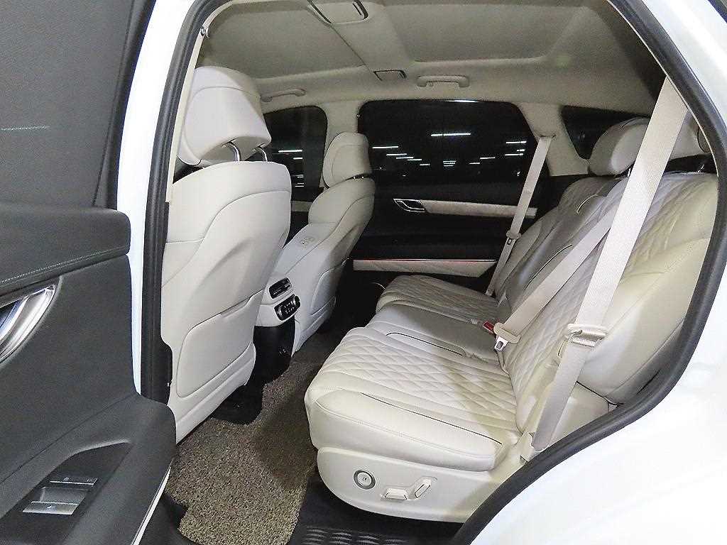 Genesis GV80 — photo 07