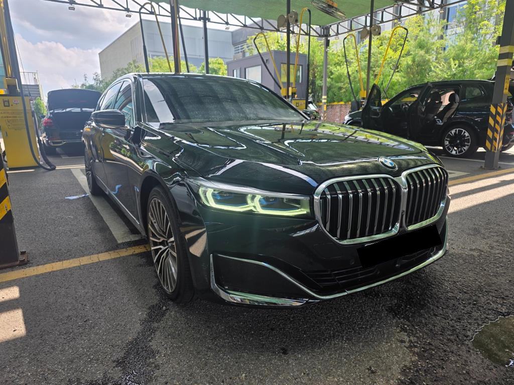 BMW 7-Series — photo 01
