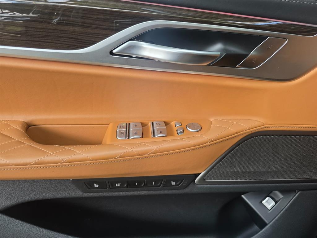 BMW 7-Series — photo 15