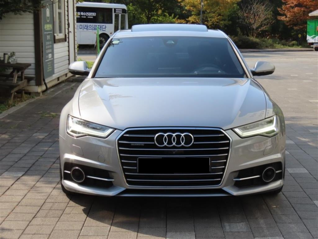 Audi A6 — photo 01
