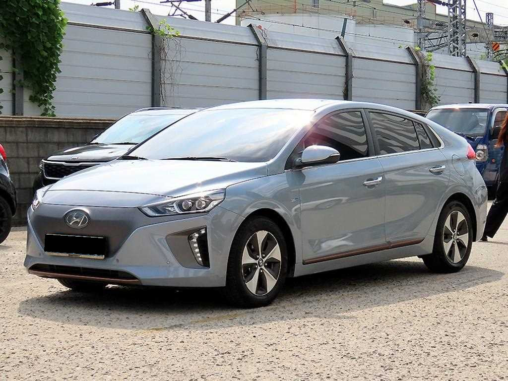 Hyundai Ioniq — photo 02