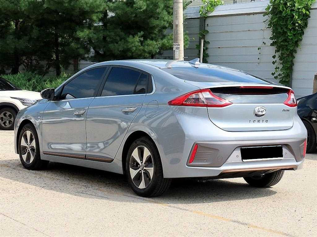 Hyundai Ioniq — photo 03