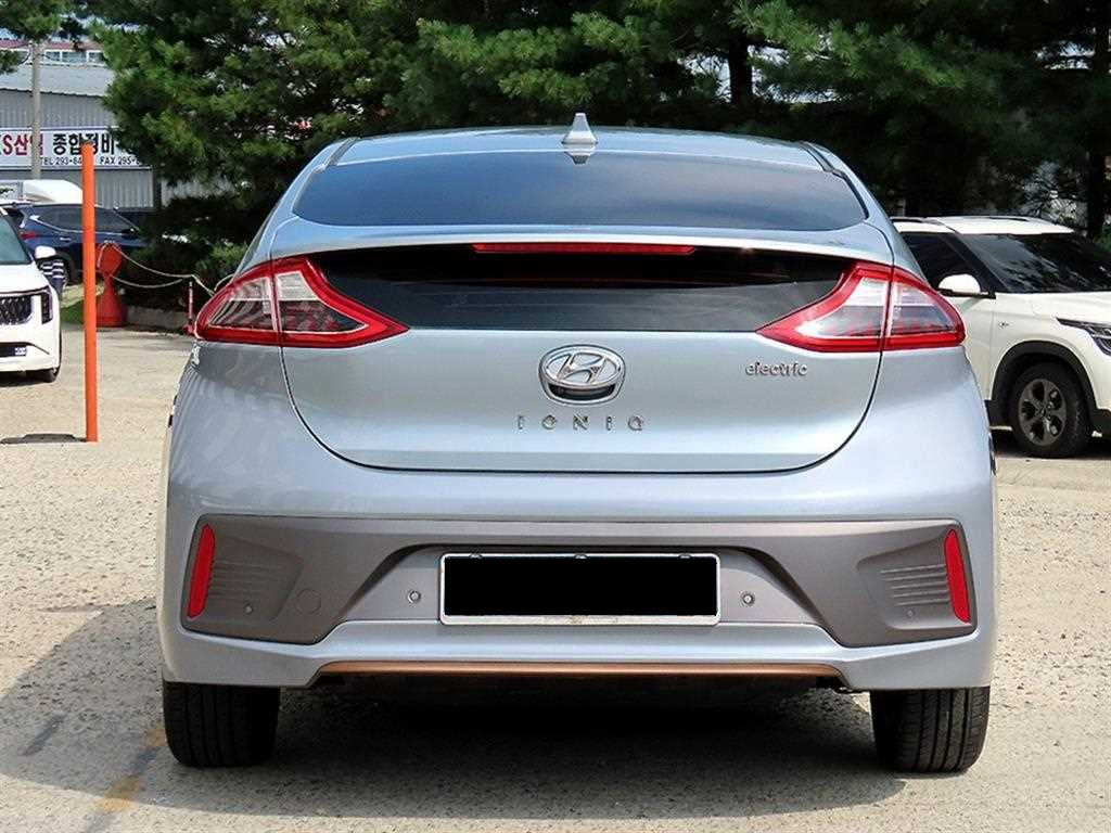 Hyundai Ioniq — photo 04