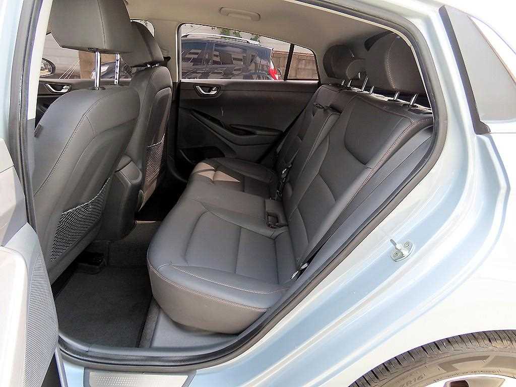 Hyundai Ioniq — photo 06