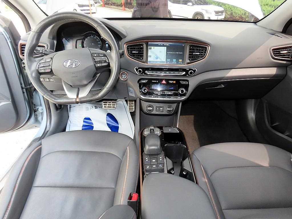 Hyundai Ioniq — photo 07