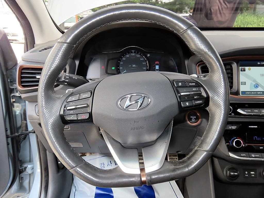Hyundai Ioniq — photo 08