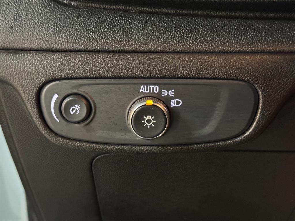 CHEVROLET Bolt EV — photo 16