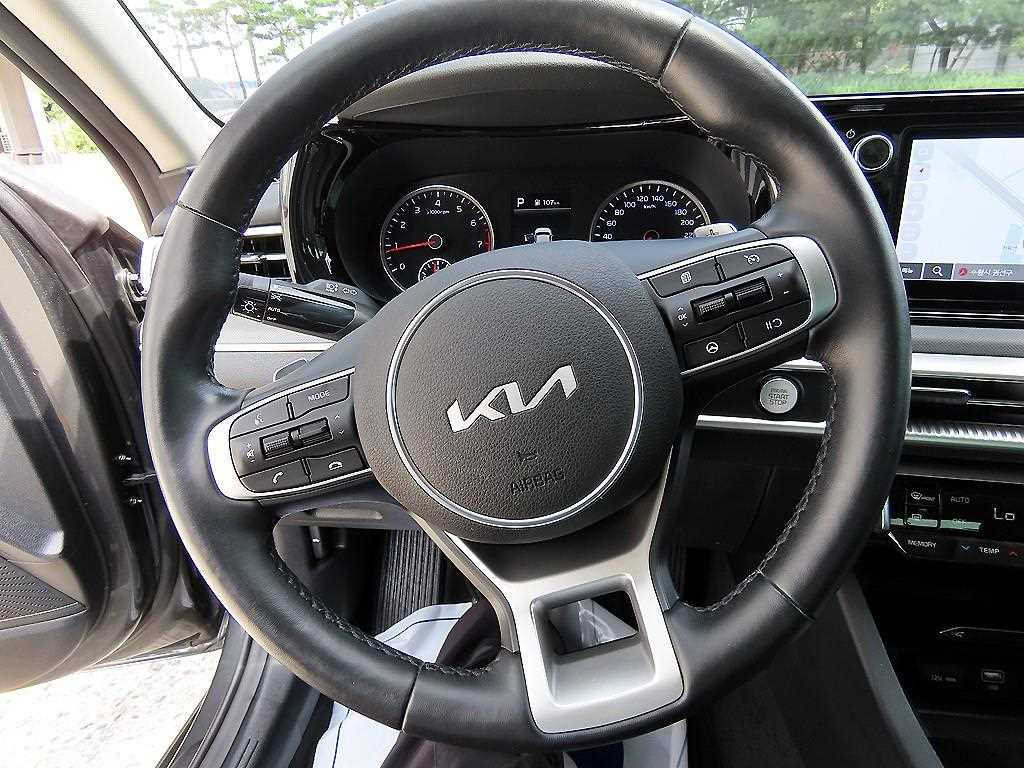 Kia K5 — photo 08