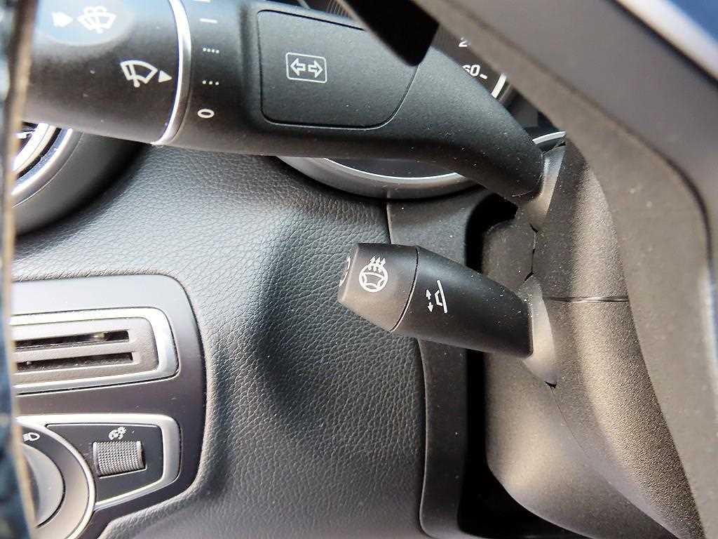 Mercedes-Benz C-Class — photo 12