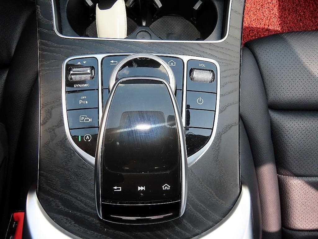 Mercedes-Benz C-Class — photo 13