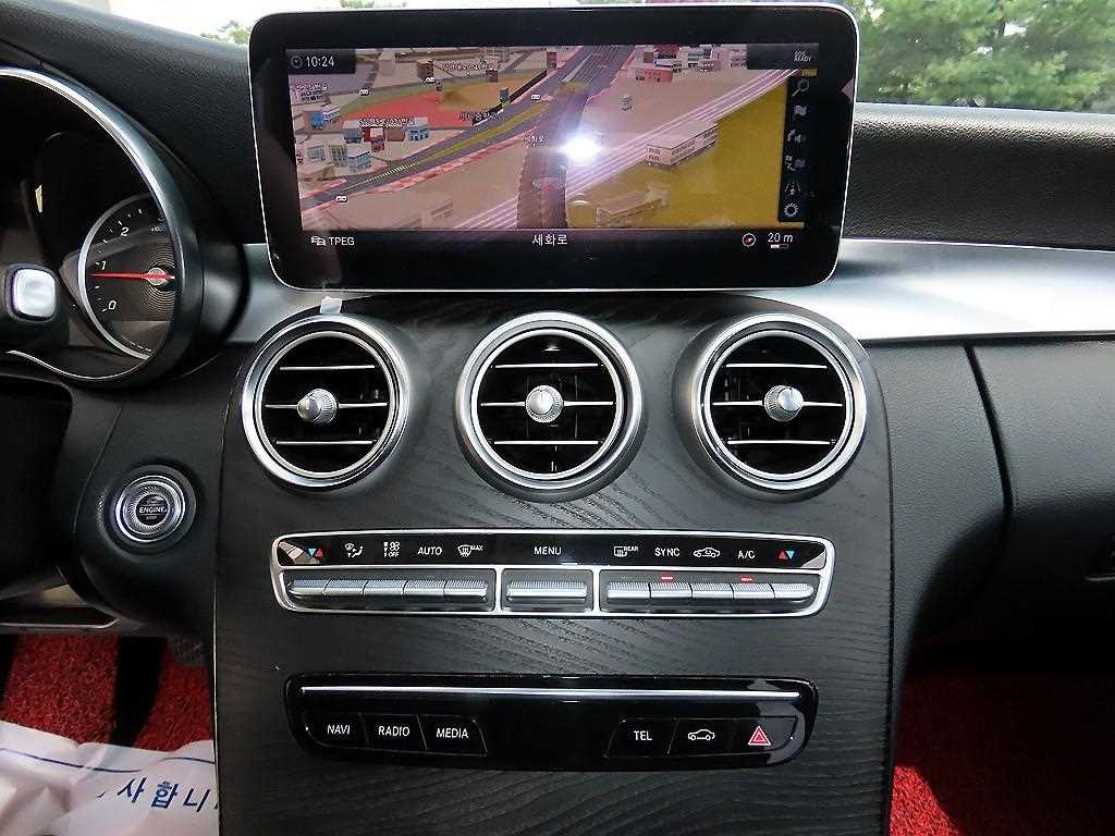 Mercedes-Benz C-Class — photo 14