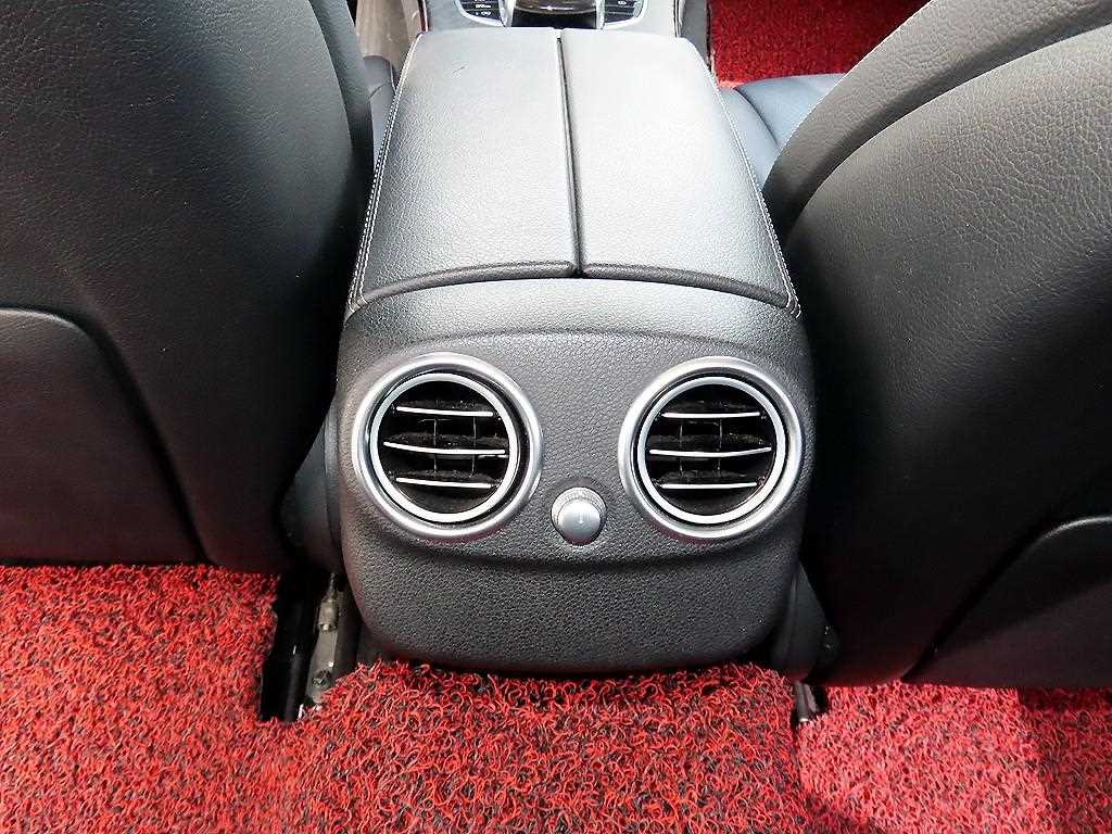 Mercedes-Benz C-Class — photo 17